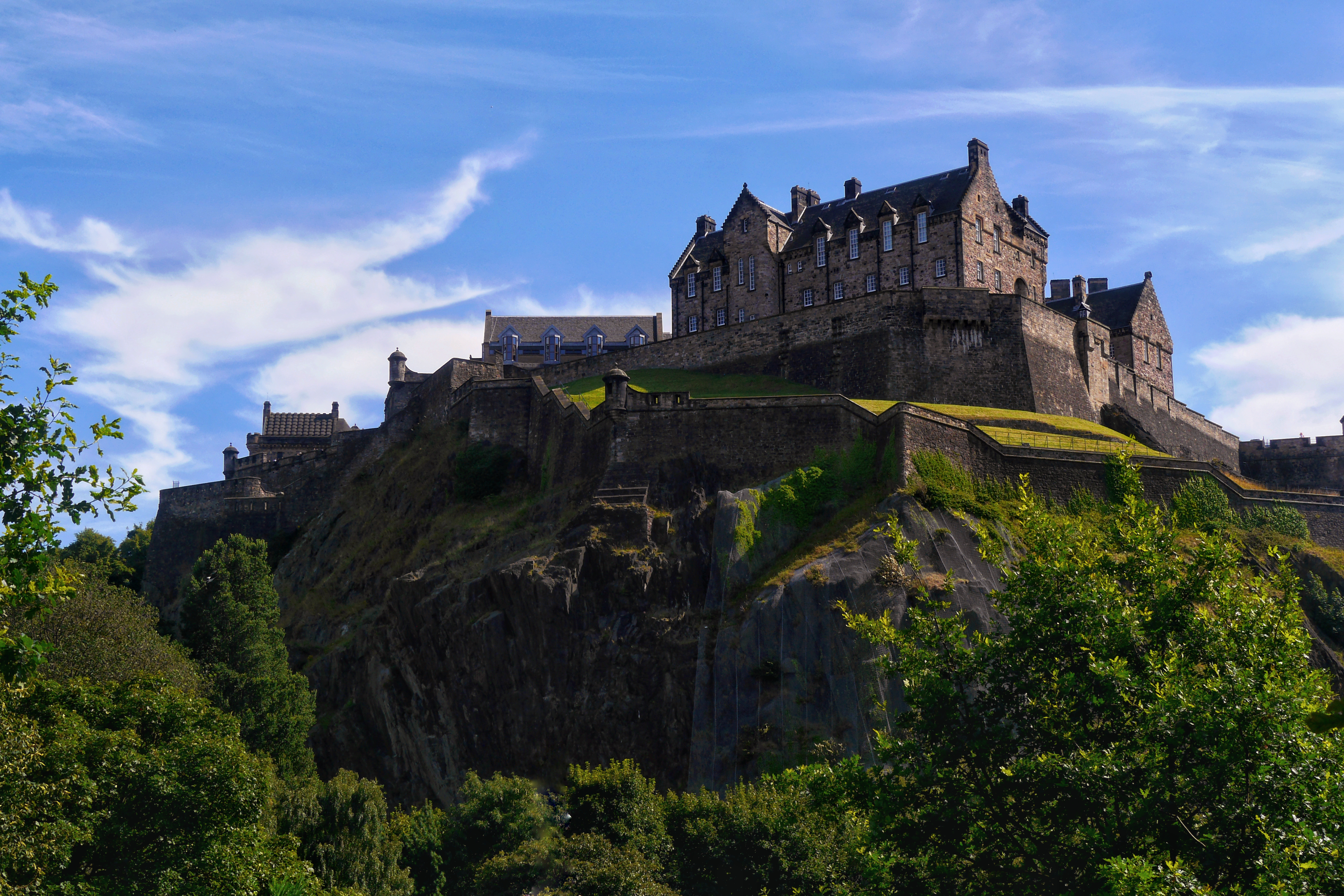 The Best Places to Grab a Pint in Edinburgh
